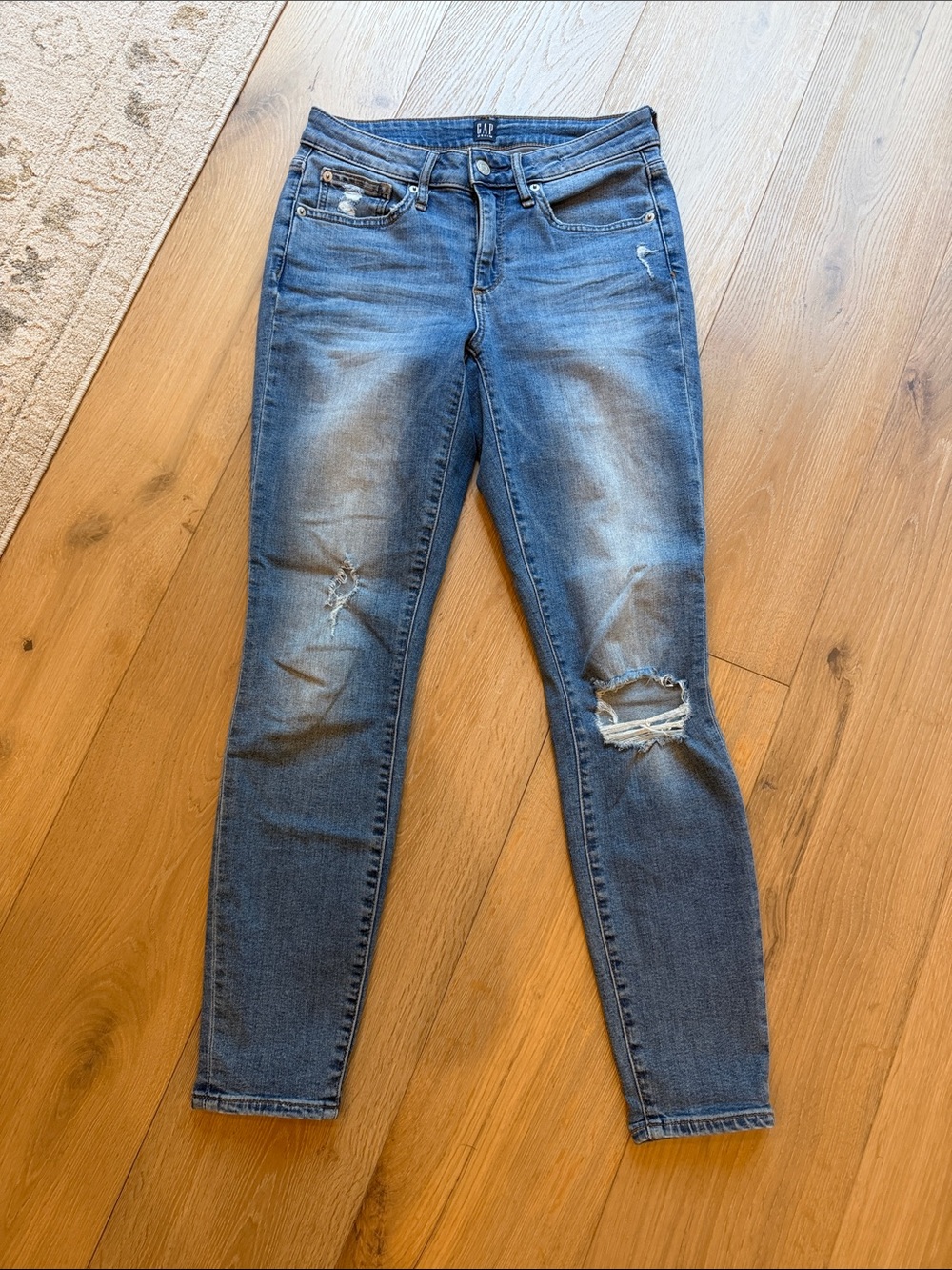 GAP Women's Blue Ripped Skinny Jeans